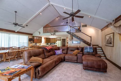 Living - 8 Freedom Rd, Natchez, MS 39120 photo 1 of 2