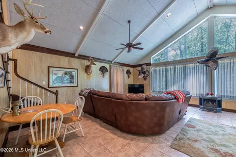 Living - 8 Freedom Rd, Natchez, MS 39120 photo 2 of 2