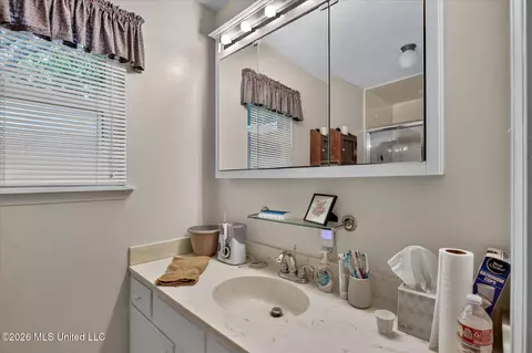 Bath - 8717 Pine Ridge Blvd, Diamondhead, MS 39525 photo 3 of 4