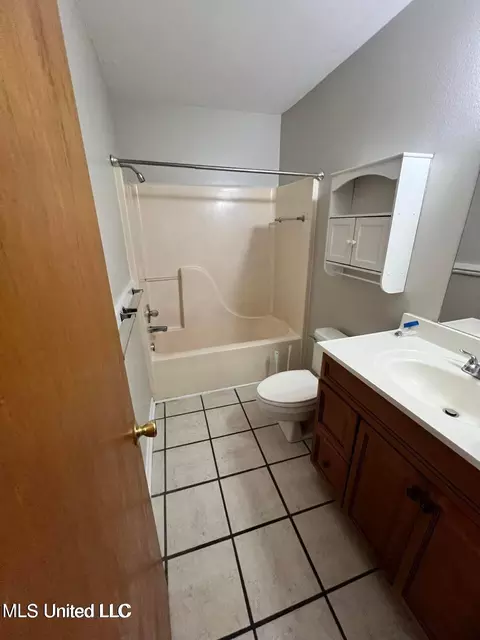 Bath - 5596 Daugherty Rd #A, Long Beach, MS 39560 photo 2 of 2