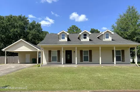 110 Yarborough Pl, Waveland, MS 39576