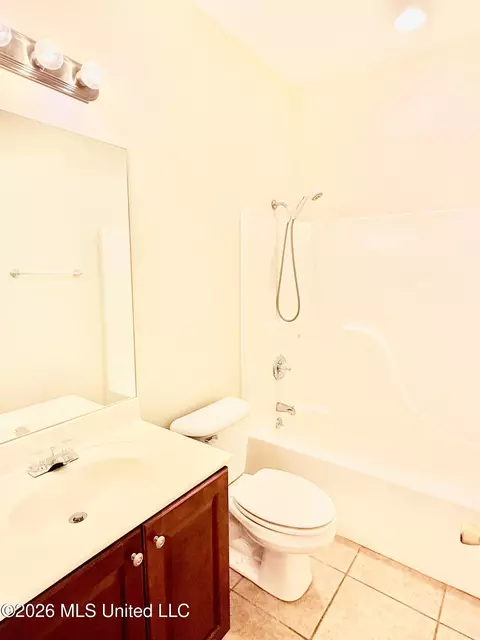 Bath - 151 Saint James, Grenada, MS 38901 photo 3 of 3