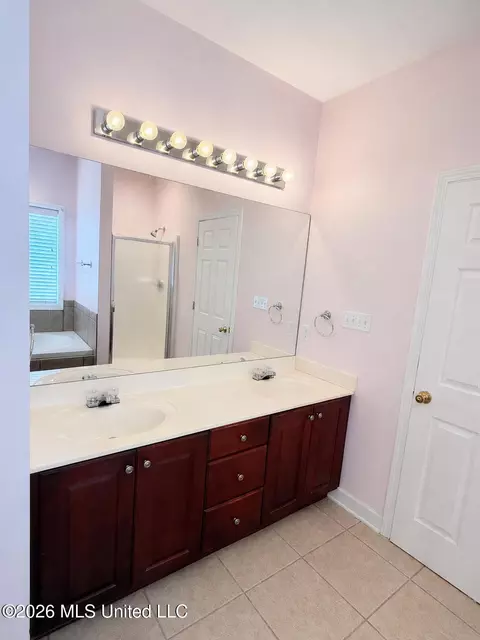 Bath - 151 Saint James, Grenada, MS 38901 photo 1 of 3