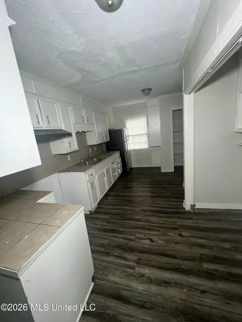 Kitchen - 3645 Lee Dr, Jackson, MS 39212 photo 1 of 1