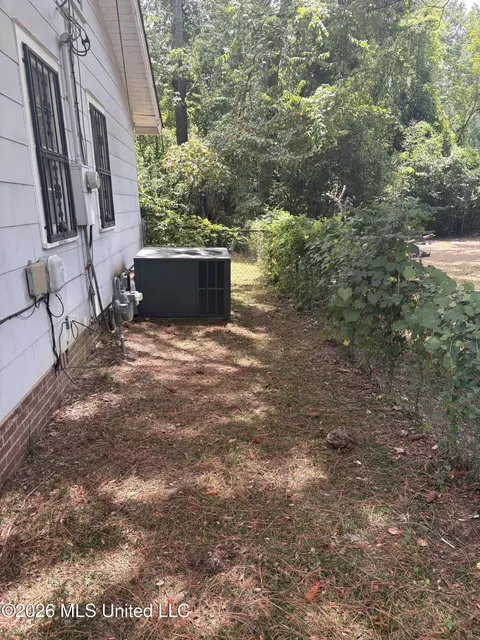 139 Iris Ave, Jackson, MS 39206 photo 5