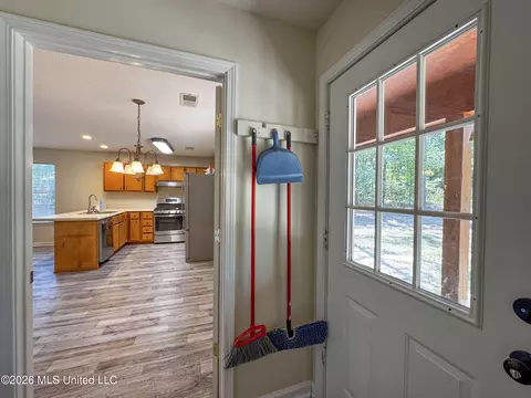 Entry Way - 203 Pine Rdg, Pope, MS 38658 photo 1 of 7