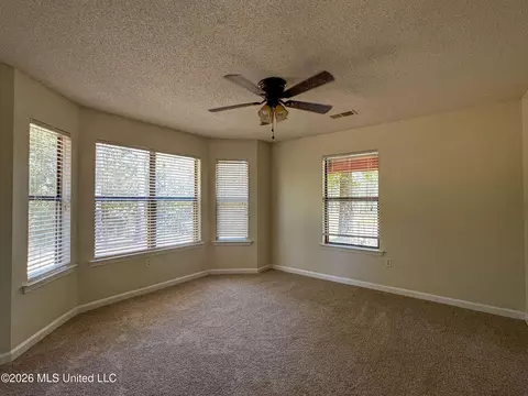 Living - 203 Pine Rdg, Pope, MS 38658 photo 4 of 5