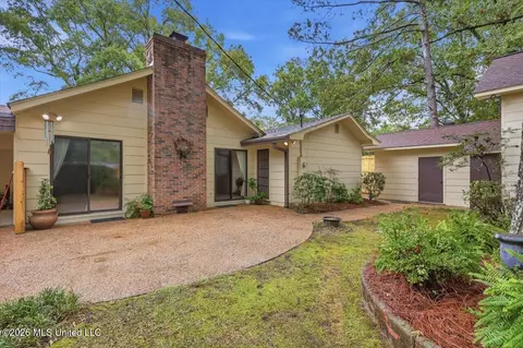 Exterior - 144 Colonial Cir, Jackson, MS 39211 photo 3 of 5
