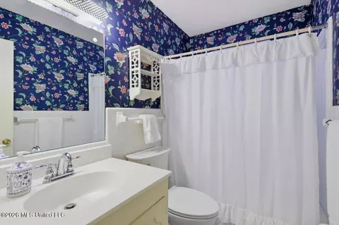 Bath - 144 Colonial Cir, Jackson, MS 39211 photo 2 of 2