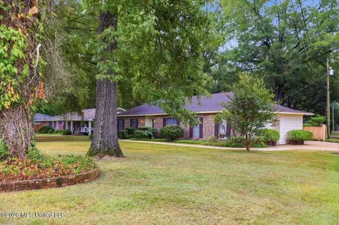 Exterior - 144 Colonial Cir, Jackson, MS 39211 photo 1 of 5