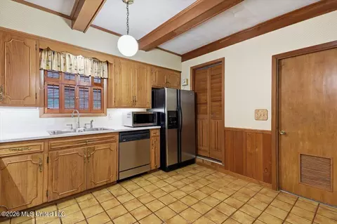Kitchen - 144 Colonial Cir, Jackson, MS 39211 photo 1 of 3