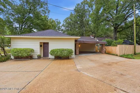 Exterior - 144 Colonial Cir, Jackson, MS 39211 photo 4 of 5