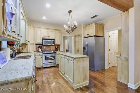 Kitchen - 5115 Heatherton Dr, Jackson, MS 39211 photo 3 of 3