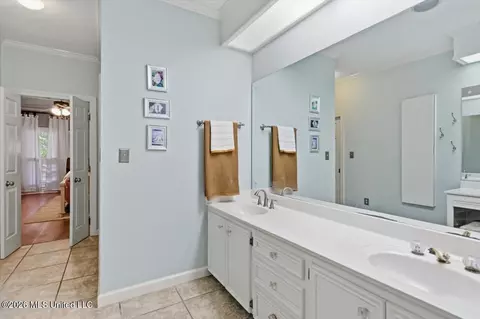 Bath - 5115 Heatherton Dr, Jackson, MS 39211 photo 5 of 8