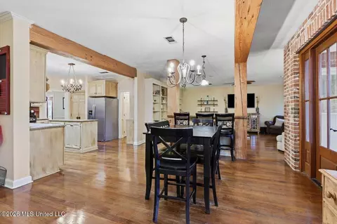 Dining - 5115 Heatherton Dr, Jackson, MS 39211 photo 3 of 3