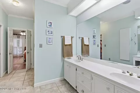 Bath - 5115 Heatherton Dr, Jackson, MS 39211 photo 6 of 8