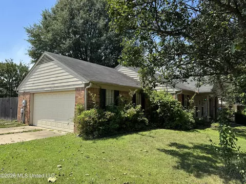 Exterior - 10551 Oak Leaf Dr, Olive Branch, MS 38654 photo 3 of 5
