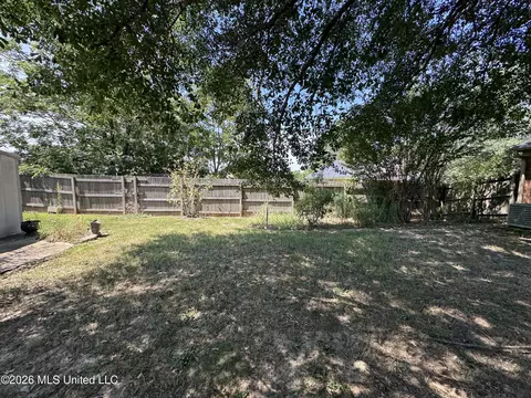 Exterior - 10551 Oak Leaf Dr, Olive Branch, MS 38654 photo 5 of 5