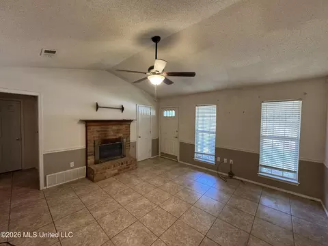 Living - 10551 Oak Leaf Dr, Olive Branch, MS 38654 photo 1 of 3