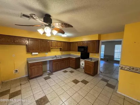 Kitchen - 10551 Oak Leaf Dr, Olive Branch, MS 38654 photo 1 of 1