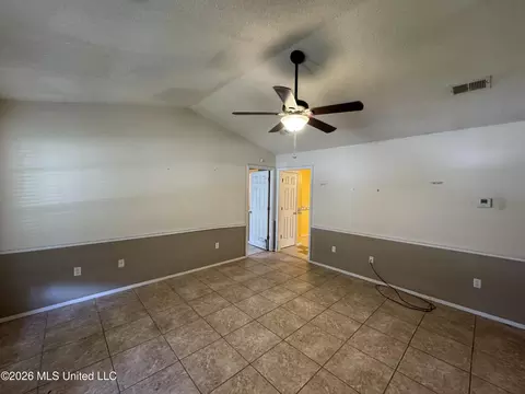 Living - 10551 Oak Leaf Dr, Olive Branch, MS 38654 photo 2 of 3
