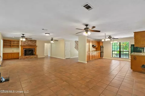 Living - 3751 Mound Rd, Wesson, MS 39191 photo 2 of 4