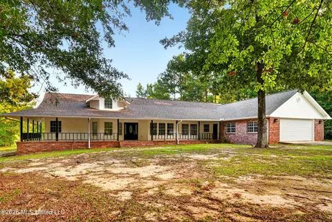 416 W Lamar Ave, Poplarville, MS 39470