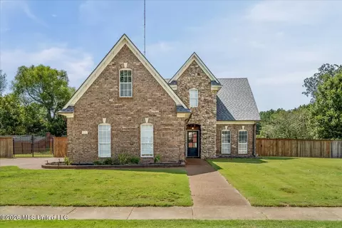 Exterior - 611 Ridge View Dr, Hernando, MS 38632 photo 2 of 8