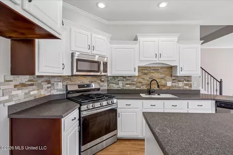 Kitchen - 611 Ridge View Dr, Hernando, MS 38632 photo 3 of 4