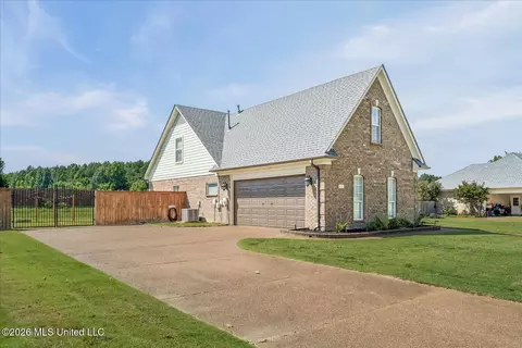Exterior - 611 Ridge View Dr, Hernando, MS 38632 photo 5 of 8