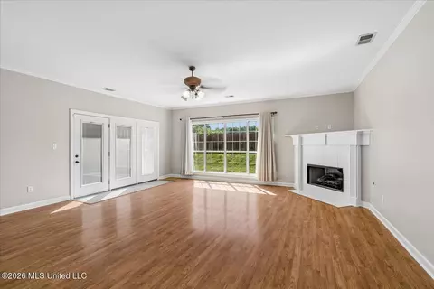 Living - 611 Ridge View Dr, Hernando, MS 38632 photo 1 of 3