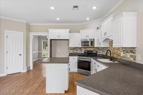 Kitchen - 611 Ridge View Dr, Hernando, MS 38632 photo 1 of 4