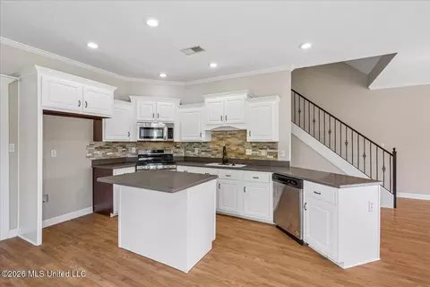 Kitchen - 611 Ridge View Dr, Hernando, MS 38632 photo 2 of 4