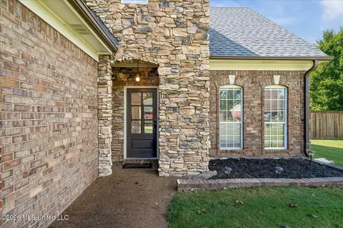 Exterior - 611 Ridge View Dr, Hernando, MS 38632 photo 4 of 8