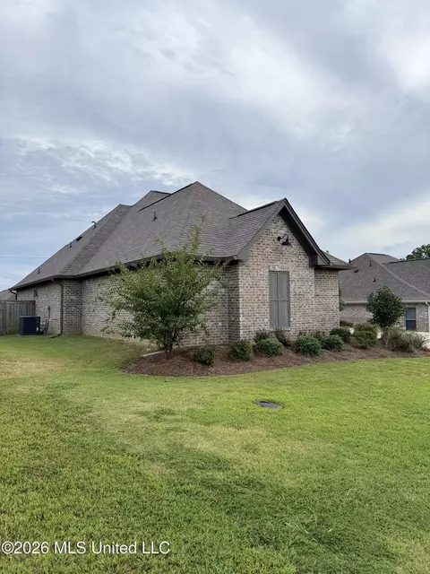 203 Ashbury Cv, Canton, MS 39046 photo 2