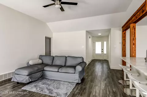 Entry Way - 9883 Chris Dr, Olive Branch, MS 38654 photo 1 of 2
