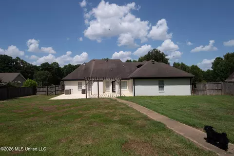 Exterior - 9883 Chris Dr, Olive Branch, MS 38654 photo 6 of 9