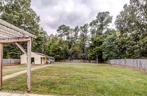 Exterior - 9883 Chris Dr, Olive Branch, MS 38654 photo 7 of 9