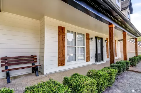 Exterior - 9883 Chris Dr, Olive Branch, MS 38654 photo 5 of 9