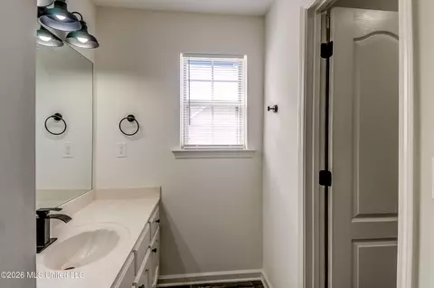 Bath - 9883 Chris Dr, Olive Branch, MS 38654 photo 1 of 8