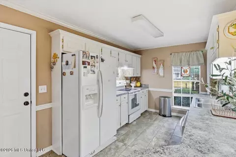 Kitchen - 578 Eaglewood Dr, Florence, MS 39073 photo 1 of 3