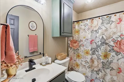Bath - 578 Eaglewood Dr, Florence, MS 39073 photo 3 of 3