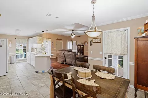 Dining - 578 Eaglewood Dr, Florence, MS 39073 photo 2 of 2