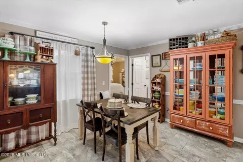 Dining - 578 Eaglewood Dr, Florence, MS 39073 photo 1 of 2