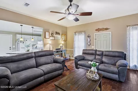 Entry Way - 578 Eaglewood Dr, Florence, MS 39073 photo 2 of 2