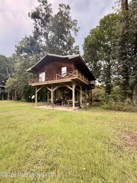 6573 Lake Mary Rd, Woodville, MS 39669
