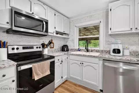 Kitchen - 934 Ceasar Rd, Picayune, MS 39466 photo 2 of 2
