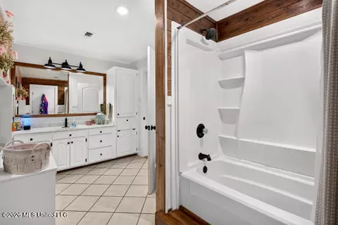Bath - 934 Ceasar Rd, Picayune, MS 39466 photo 3 of 5