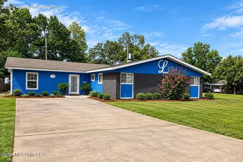 1100 W Jefferson Ave, Greenwood, MS 38930