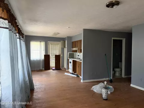 Living - 2247 Alta Woods Ter, Jackson, MS 39204 photo 8 of 9